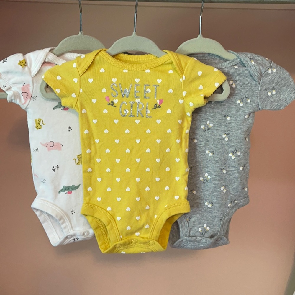 👼3 for $10👼 Carter’s Baby Girl Onesies. NB. EUC.
